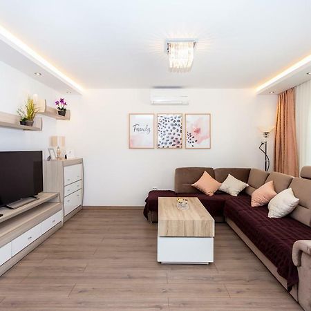 Apartments Iva Brstilo Omis Ngoại thất bức ảnh