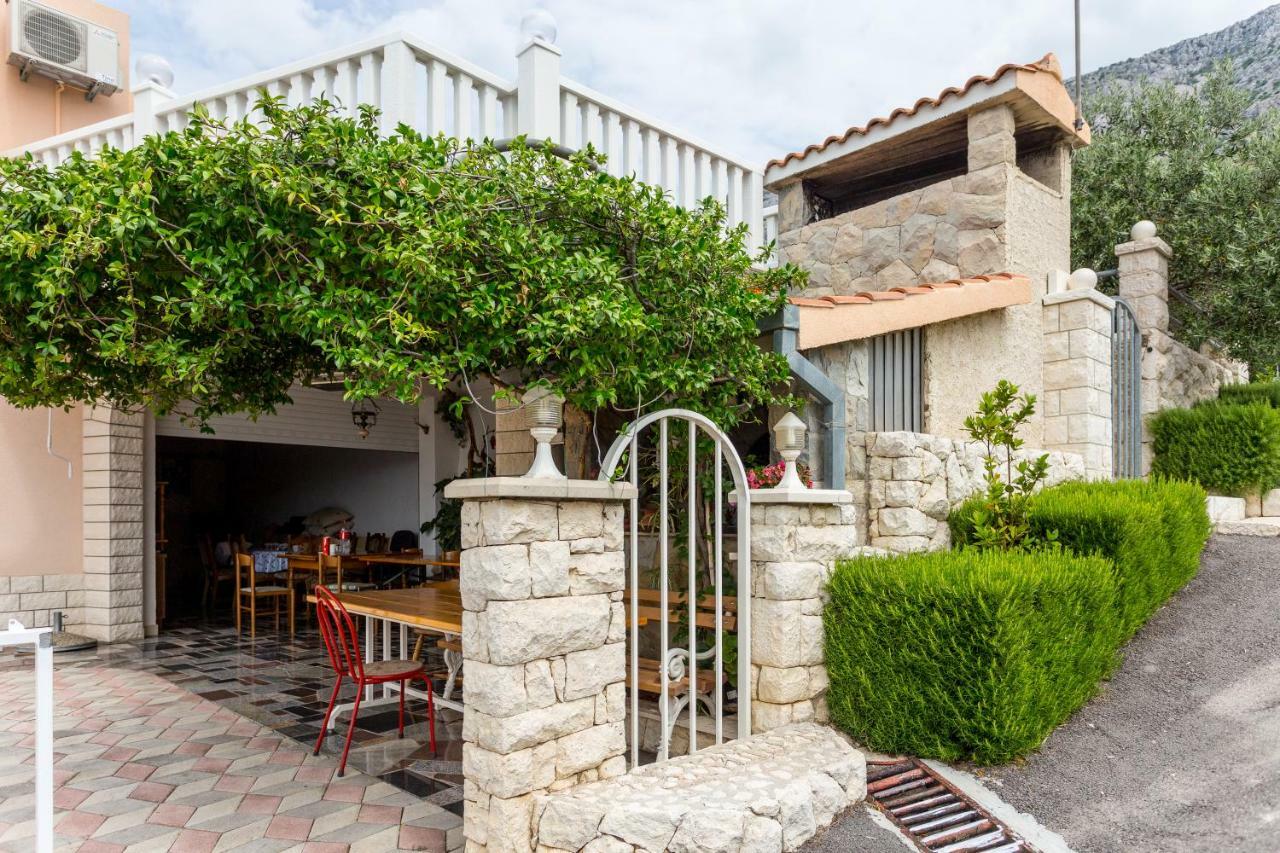 Apartments Iva Brstilo Omis Ngoại thất bức ảnh