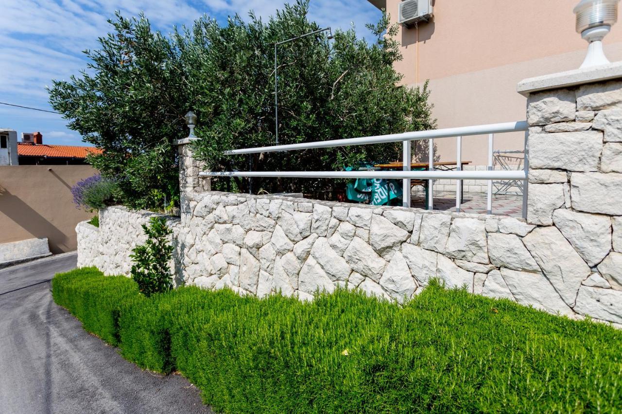 Apartments Iva Brstilo Omis Ngoại thất bức ảnh